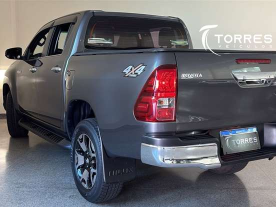 TOYOTA-HILUX-2.8 SRX 4X4 CD 16V DIESEL 4P AUTOMÁTICO TOYOTA-HILUX-2018