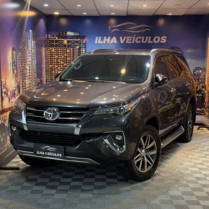 TOYOTA HILUX 2.8 SRX 4X4 CD 16V DIESEL 4P AUTOMÁTICO