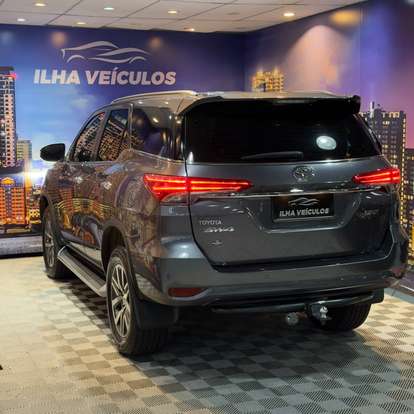 TOYOTA-HILUX-2.8 SRX 4X4 CD 16V DIESEL 4P AUTOMÁTICO TOYOTA-HILUX-2018