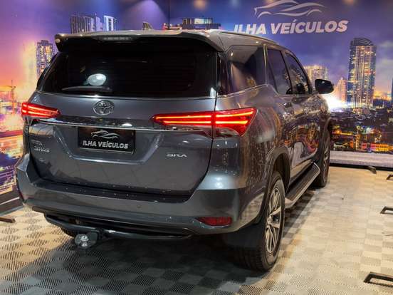 TOYOTA-HILUX-2.8 SRX 4X4 CD 16V DIESEL 4P AUTOMÁTICO TOYOTA-HILUX-2018