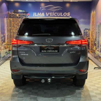TOYOTA-HILUX-2.8 SRX 4X4 CD 16V DIESEL 4P AUTOMÁTICO TOYOTA-HILUX-2018