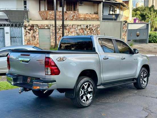 TOYOTA-HILUX-2020