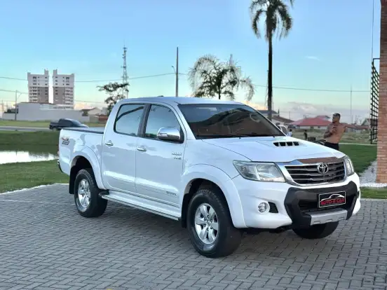 TOYOTA-HILUX-2012