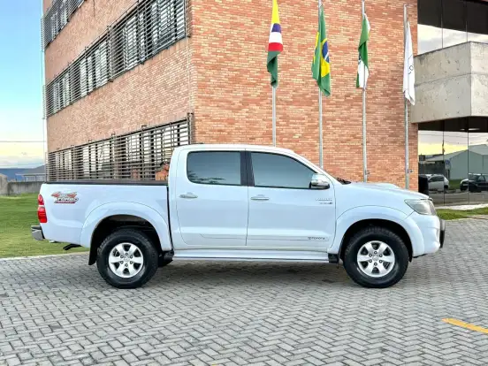 TOYOTA-HILUX-3.0 SRV 4X4 CD 16V TURBO INTERCOOLER DIESEL 4P AUTOMÁTICO TOYOTA-HILUX-2012