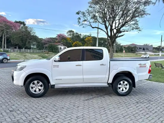 TOYOTA-HILUX-3.0 SRV 4X4 CD 16V TURBO INTERCOOLER DIESEL 4P AUTOMÁTICO TOYOTA-HILUX-2012