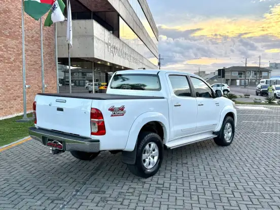 TOYOTA-HILUX-3.0 SRV 4X4 CD 16V TURBO INTERCOOLER DIESEL 4P AUTOMÁTICO TOYOTA-HILUX-2012