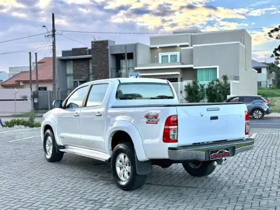 TOYOTA-HILUX-3.0 SRV 4X4 CD 16V TURBO INTERCOOLER DIESEL 4P AUTOMÁTICO TOYOTA-HILUX-2012