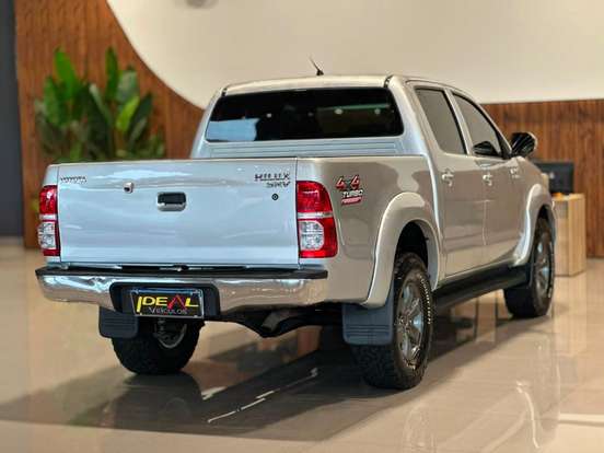 TOYOTA-HILUX-2012