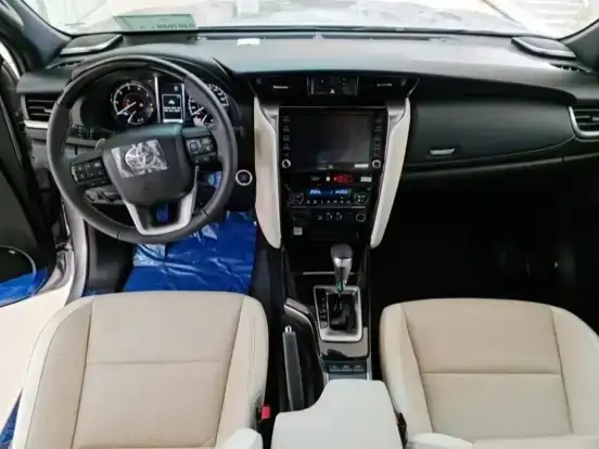 TOYOTA-HILUX SW4-2026