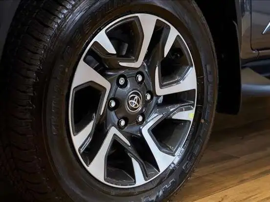 TOYOTA-HILUX SW4-2026