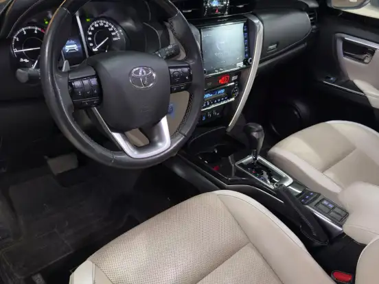 TOYOTA-HILUX SW4-2.8 D-4D TURBO DIESEL DIAMOND 7L 4X4 AUTOMÁTICO TOYOTA-HILUX SW4-2022