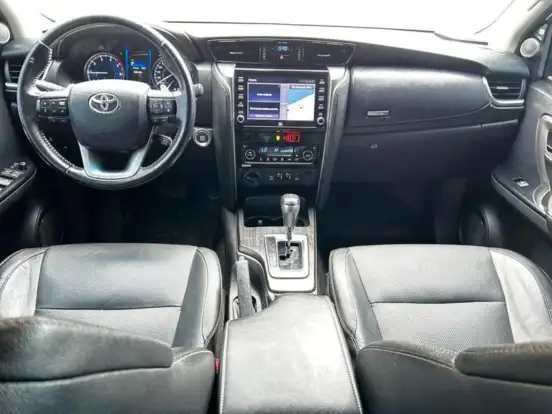 TOYOTA-HILUX SW4-2.8 D-4D TURBO DIESEL SRX 7L 4X4 AUTOMÁTICO TOYOTA-HILUX SW4-2021