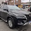 TOYOTA HILUX SW4 2.8 D-4D TURBO DIESEL SRX 7L 4X4 AUTOMÁTICO TOYOTA HILUX SW4 2.8 D-4D TURBO DIESEL SRX 7L 4X4 AUTOMÁTICO