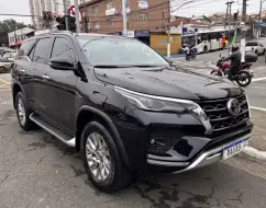 TOYOTA HILUX SW4 2.8 D-4D TURBO DIESEL SRX 7L 4X4 AUTOMÁTICO TOYOTA HILUX SW4 2.8 D-4D TURBO DIESEL SRX 7L 4X4 AUTOMÁTICO
