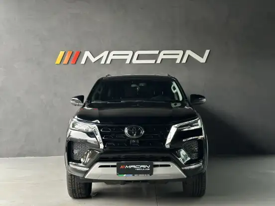 TOYOTA-HILUX SW4-2.8 D-4D TURBO DIESEL SRX 7L 4X4 AUTOMÁTICO TOYOTA-HILUX SW4-2023