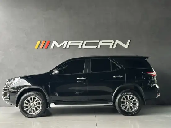 TOYOTA-HILUX SW4-2.8 D-4D TURBO DIESEL SRX 7L 4X4 AUTOMÁTICO TOYOTA-HILUX SW4-2023