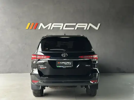 TOYOTA-HILUX SW4-2023