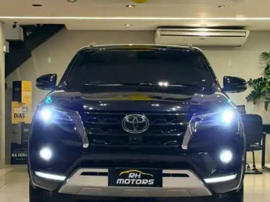 TOYOTA-HILUX SW4-2.8 D-4D TURBO DIESEL SRX 7L 4X4 AUTOMÁTICO TOYOTA-HILUX SW4-2022