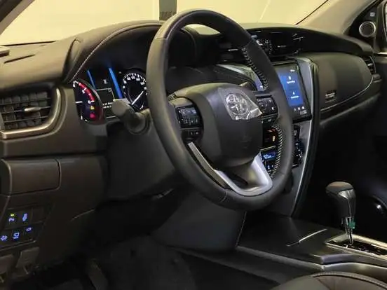 TOYOTA-HILUX SW4-2026