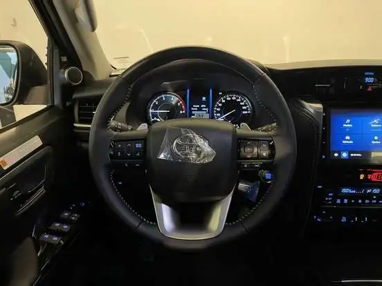 TOYOTA-HILUX SW4-2026