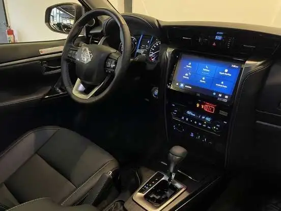 TOYOTA-HILUX SW4-2026