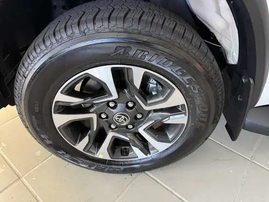 TOYOTA-HILUX SW4-2026