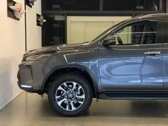 TOYOTA-HILUX SW4-2026
