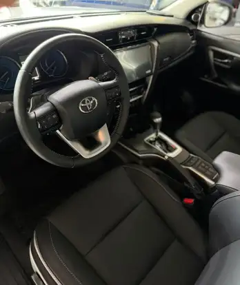 TOYOTA-HILUX SW4-2026