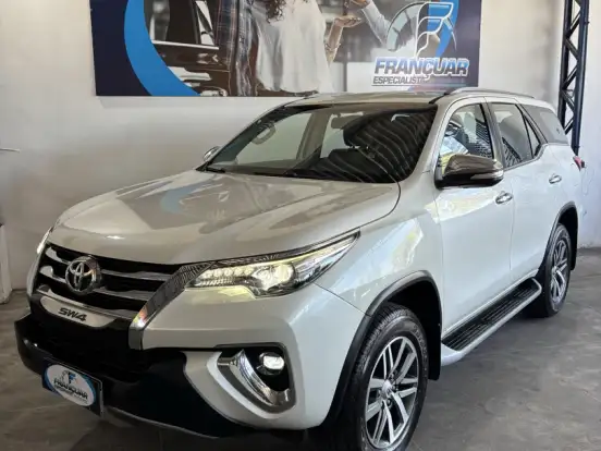 TOYOTA-HILUX SW4-2.8 SRX 4X4 7 LUGARES 16V TURBO INTERCOOLER DIESEL 4P AUTOMÁTICO TOYOTA-HILUX SW4-2016