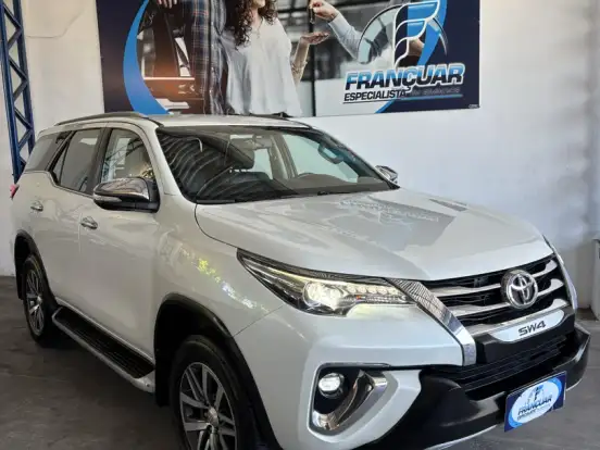 TOYOTA-HILUX SW4-2.8 SRX 4X4 7 LUGARES 16V TURBO INTERCOOLER DIESEL 4P AUTOMÁTICO TOYOTA-HILUX SW4-2016