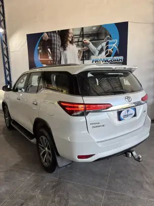 TOYOTA-HILUX SW4-2016