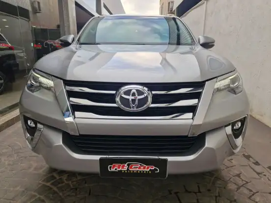 TOYOTA-HILUX SW4-2020