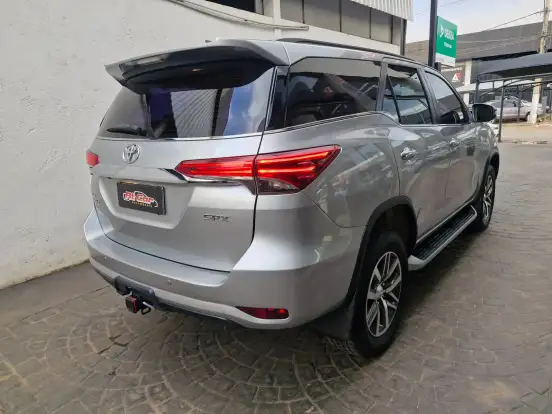 TOYOTA-HILUX SW4-2020