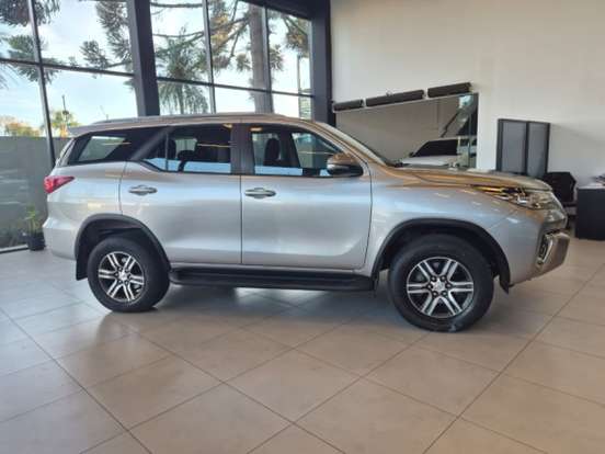 TOYOTA-HILUX SW4-2016