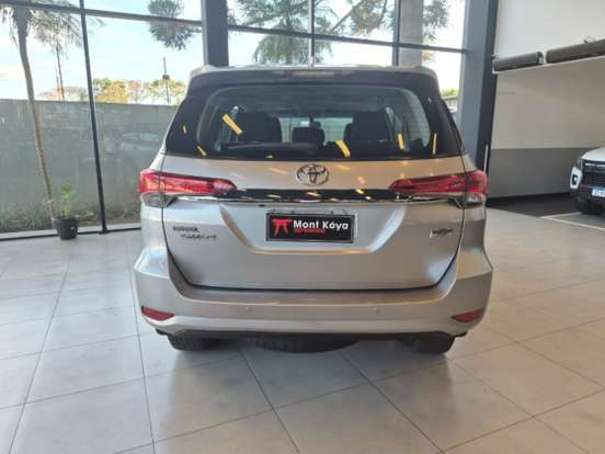 TOYOTA-HILUX SW4-2016