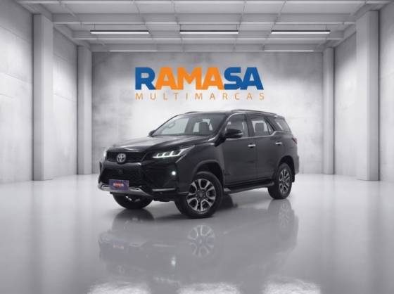 TOYOTA HILUX SW4 2.8 D-4D TURBO DIESEL DIAMOND 7L 4X4 AUTOMÁTICO
