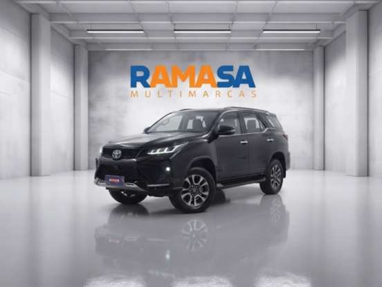 TOYOTA-HILUX SW4-2.8 D-4D TURBO DIESEL DIAMOND 7L 4X4 AUTOMÁTICO TOYOTA-HILUX SW4-2023