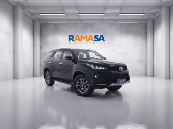TOYOTA-HILUX SW4-2.8 D-4D TURBO DIESEL DIAMOND 7L 4X4 AUTOMÁTICO TOYOTA-HILUX SW4-2023