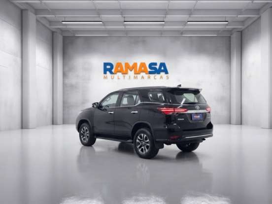 TOYOTA-HILUX SW4-2.8 D-4D TURBO DIESEL DIAMOND 7L 4X4 AUTOMÁTICO TOYOTA-HILUX SW4-2023