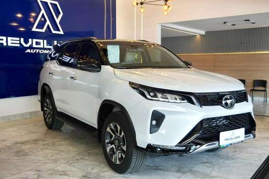 TOYOTA-HILUX SW4-2025