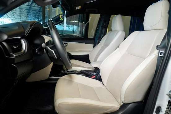 TOYOTA-HILUX SW4-2025