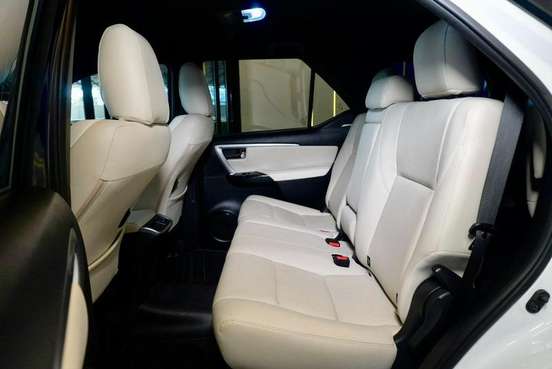 TOYOTA-HILUX SW4-2025