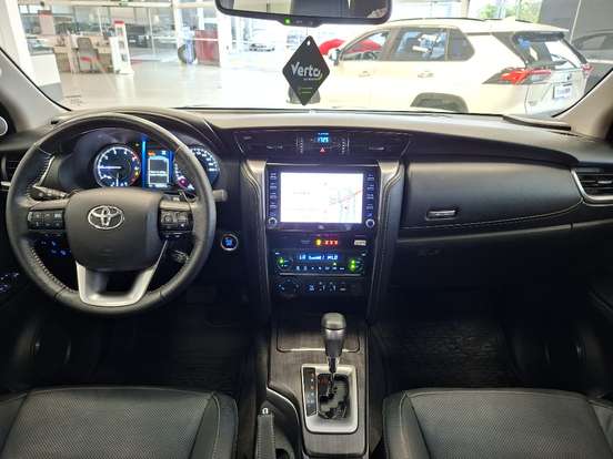 TOYOTA-HILUX SW4-2.8 D-4D TURBO DIESEL SRX 4X4 AUTOMÁTICO TOYOTA-HILUX SW4-2022