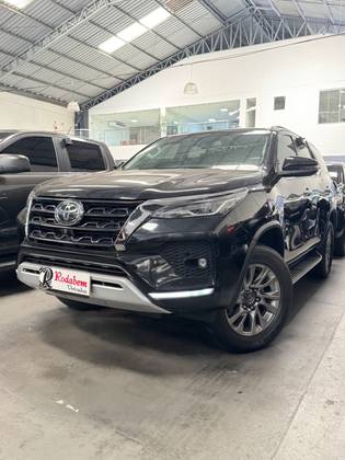 TOYOTA HILUX SW4 2.8 D-4D TURBO DIESEL SRX 4X4 AUTOMÁTICO