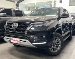 TOYOTA HILUX SW4 2.8 D-4D TURBO DIESEL SRX 4X4 AUTOMÁTICO TOYOTA HILUX SW4 2.8 D-4D TURBO DIESEL SRX 4X4 AUTOMÁTICO