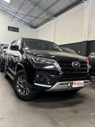 TOYOTA-HILUX SW4-2023