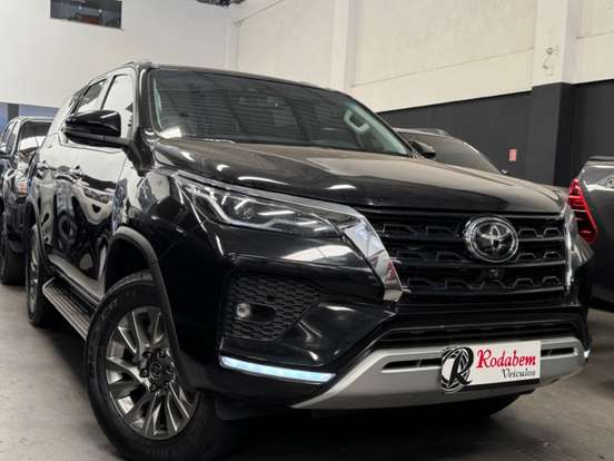TOYOTA-HILUX SW4-2.8 D-4D TURBO DIESEL SRX 4X4 AUTOMÁTICO TOYOTA-HILUX SW4-2023