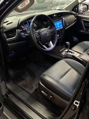 TOYOTA-HILUX SW4-2023