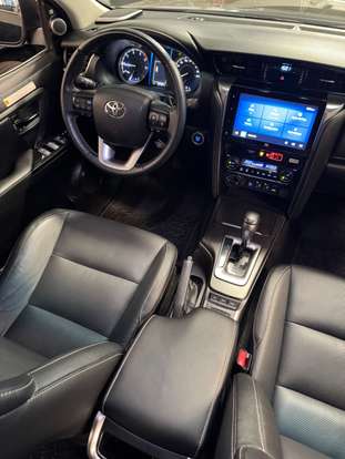 TOYOTA-HILUX SW4-2023