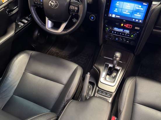 TOYOTA-HILUX SW4-2.8 D-4D TURBO DIESEL SRX 4X4 AUTOMÁTICO TOYOTA-HILUX SW4-2023